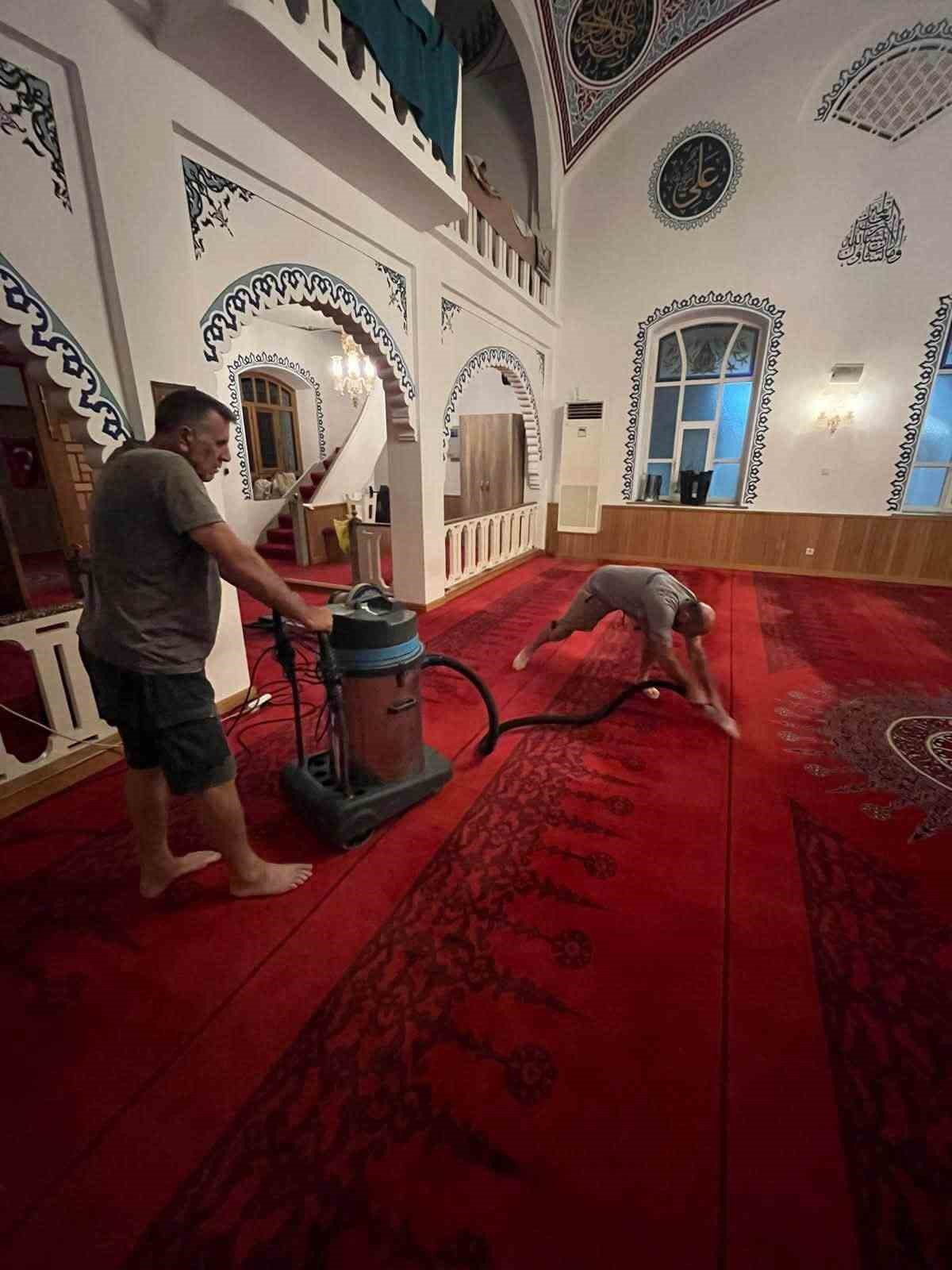 Marmara Adaları&rsquo;nda camiler kış sezonuna hazırlanıyor