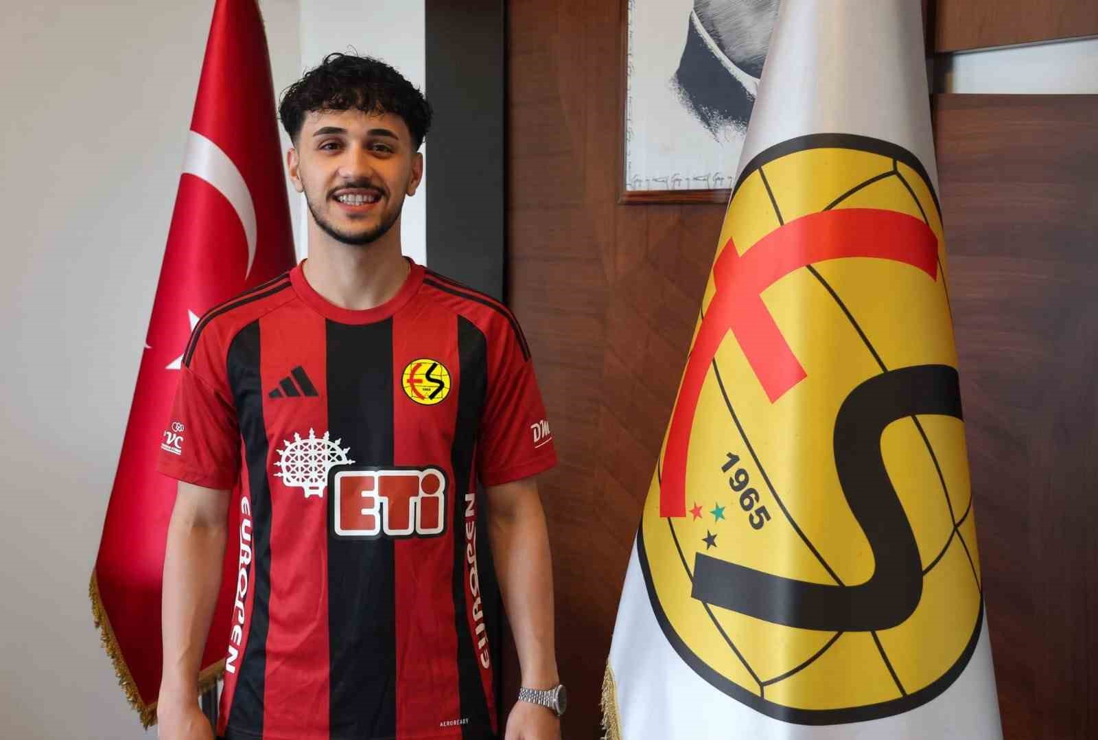 Eskişehirspor&rsquo;da &ccedil;ifte imza: Ahmet L&uuml;tfi Kara ve Arda Okumuş ile anlaşma sağlandı