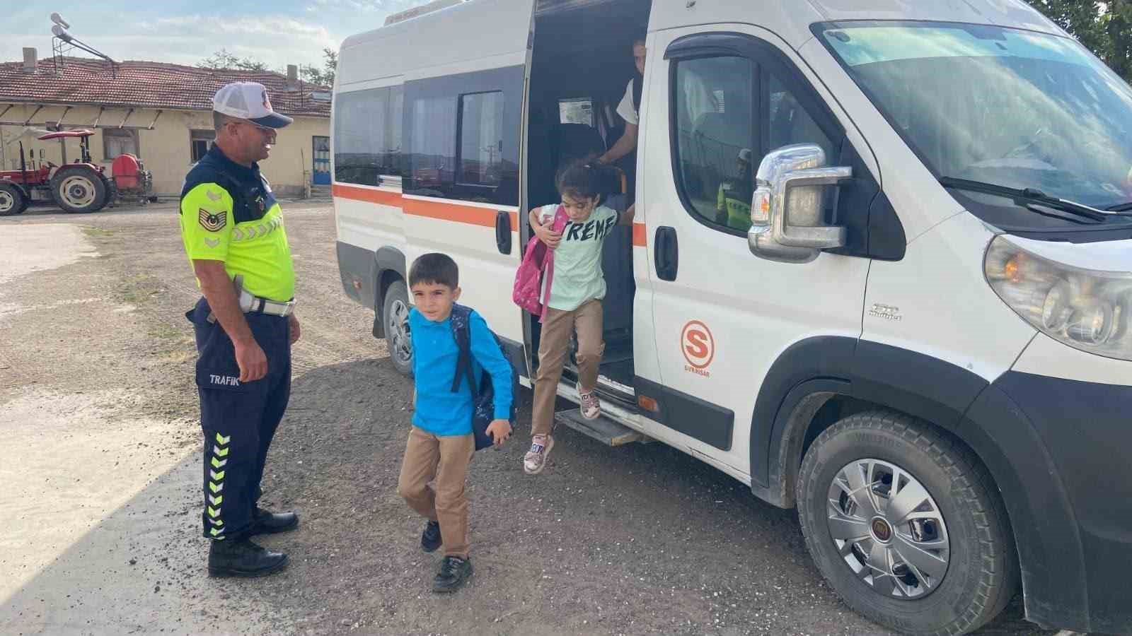 Eskişehir&rsquo;de okul &ccedil;evresi ve servis ara&ccedil;larına y&ouml;nelik uygulama yapıldı