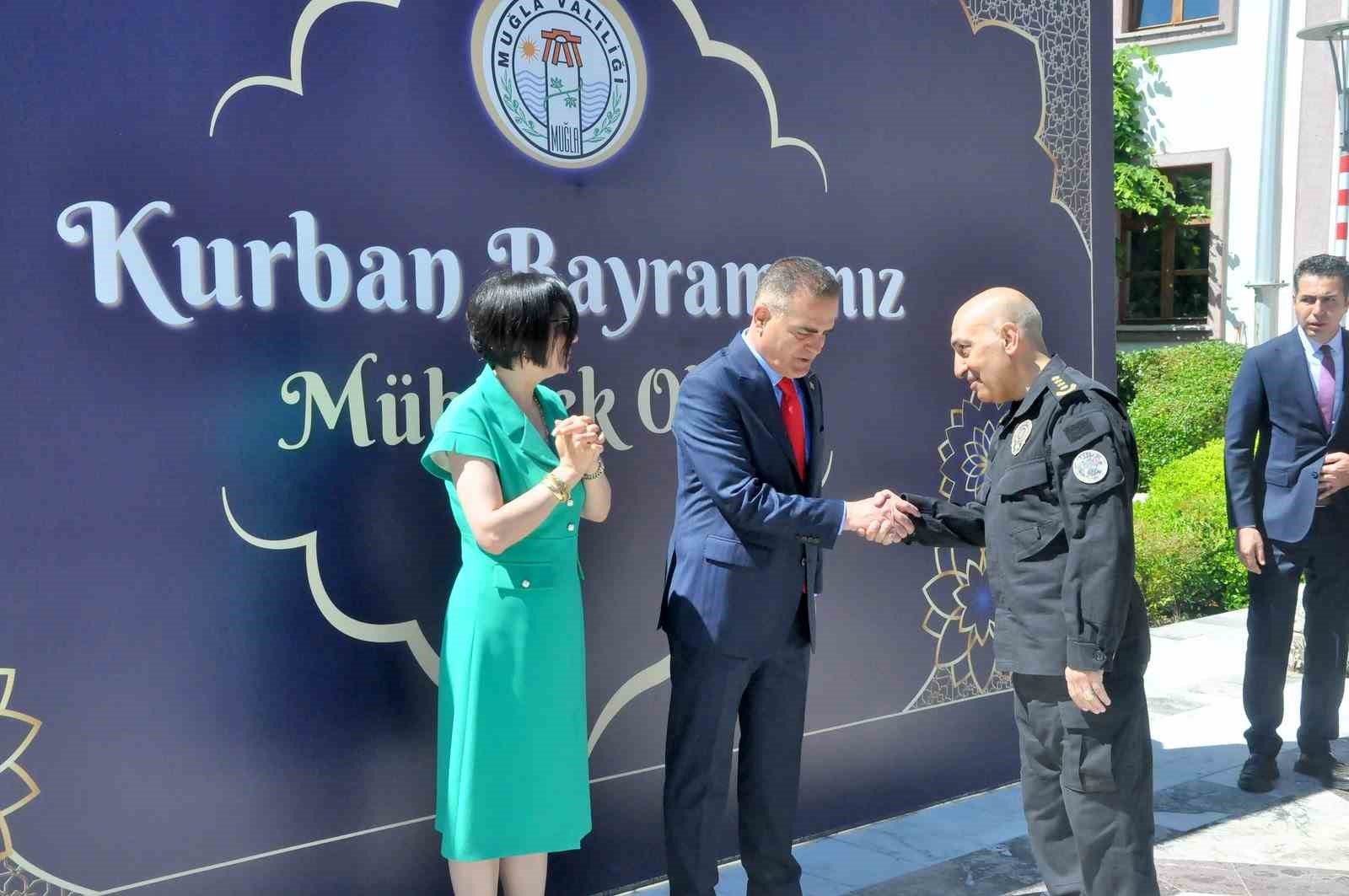 Muğla Valiliği bah&ccedil;esinde geleneksel Bayramlaşma t&ouml;reni d&uuml;zenlendi