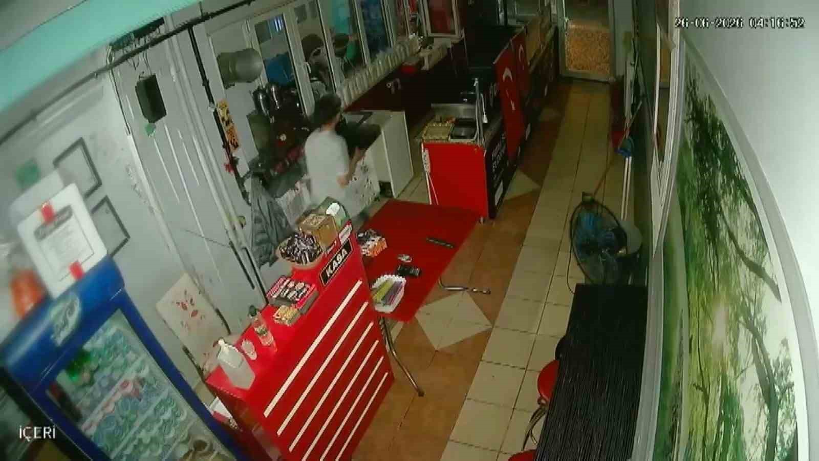 Aynı g&uuml;n 4 iş yerine giren hırsız tutuklandı