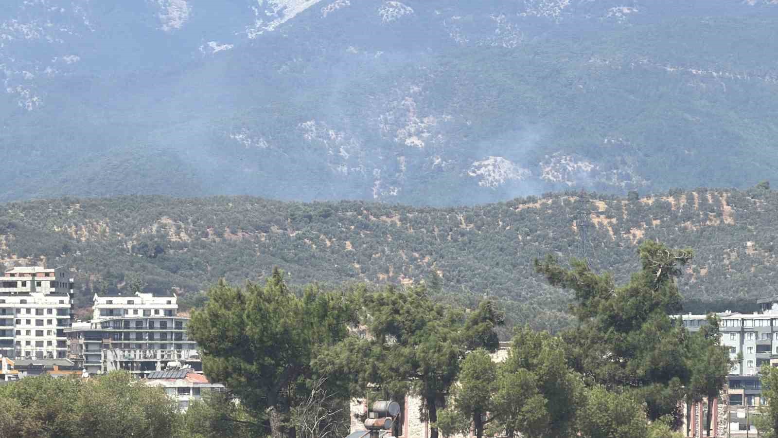 Zeytinlikte &ccedil;ıkan yangın Kazdağı Milli Parkı&rsquo;na sı&ccedil;radı
