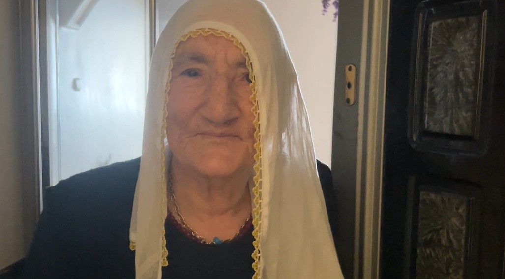 Komşularının ulaşamadığı yaşlı kadın koltuğun &uuml;zerinde uyurken bulundu
