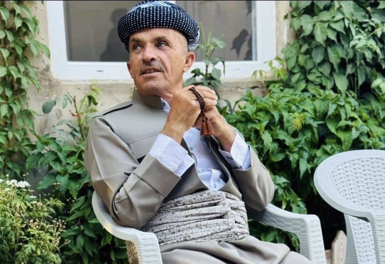 Yüksekova’da sarp arazide acı haber: Hayatını kaybeden adamın cenazesi dereden geçirilip omuzlarda taşındı