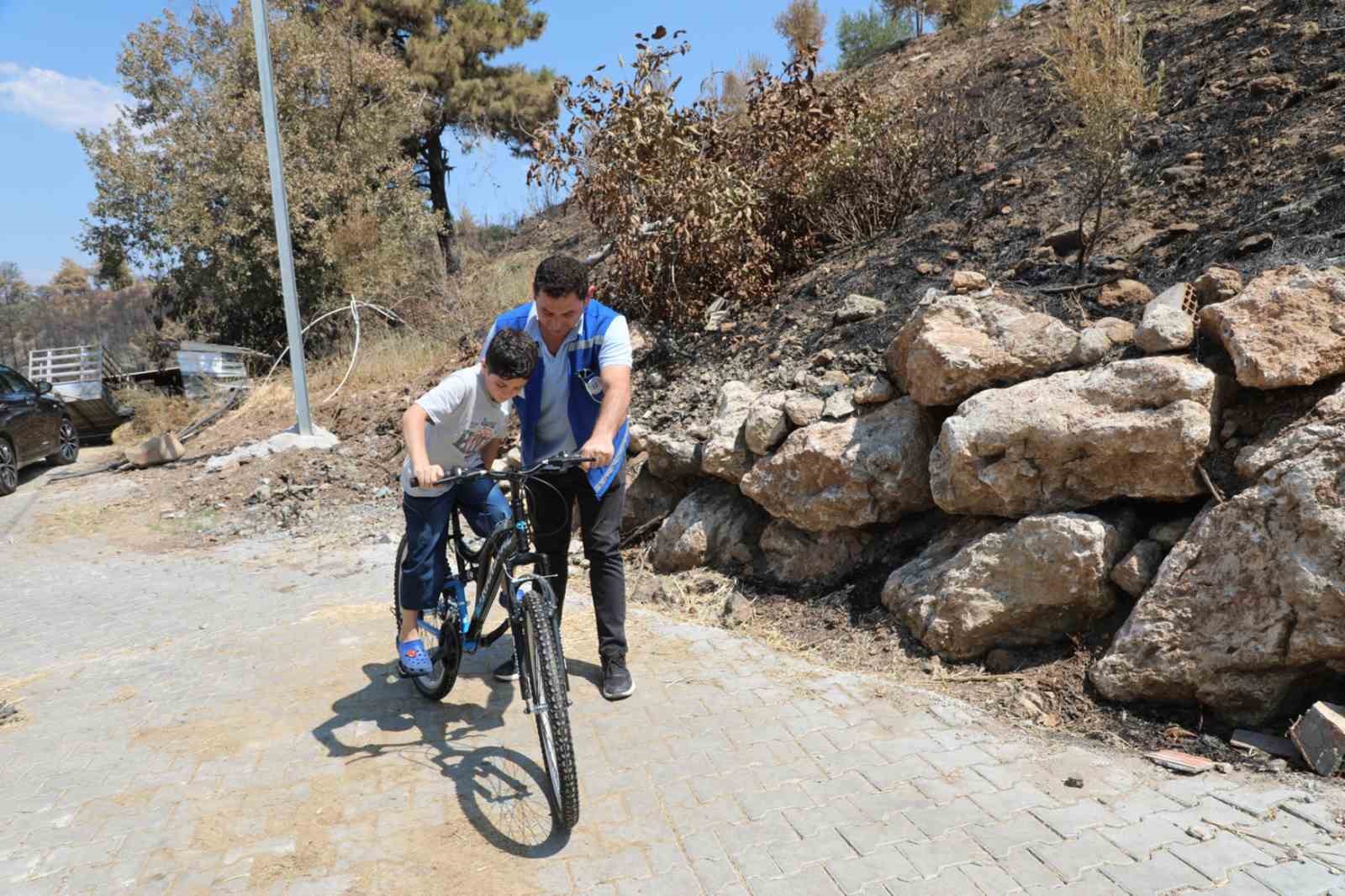 Umut&rsquo;un bisikleti diğer &ccedil;ocuklara da &lsquo;umut&rsquo; oldu
