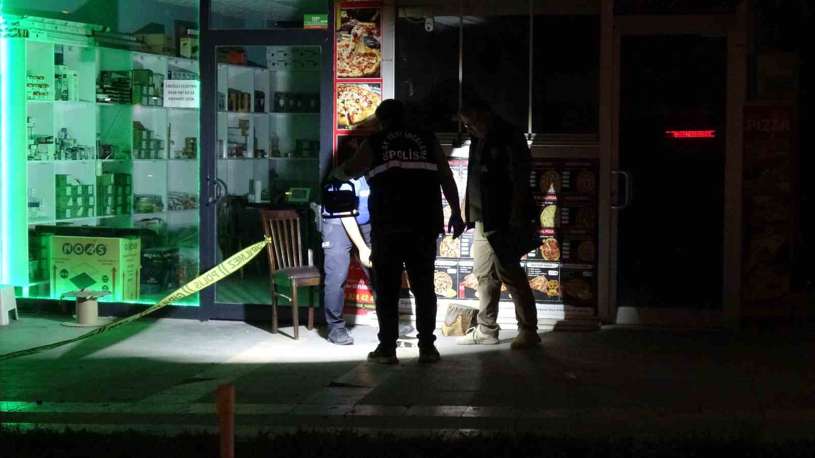 21 yaşındaki gen&ccedil; bı&ccedil;aklı kavgada ağır yaralandı