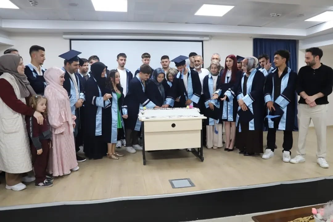 Bayburt MESEM &ouml;ğrencileri i&ccedil;in mezuniyet t&ouml;reni d&uuml;zenlendi