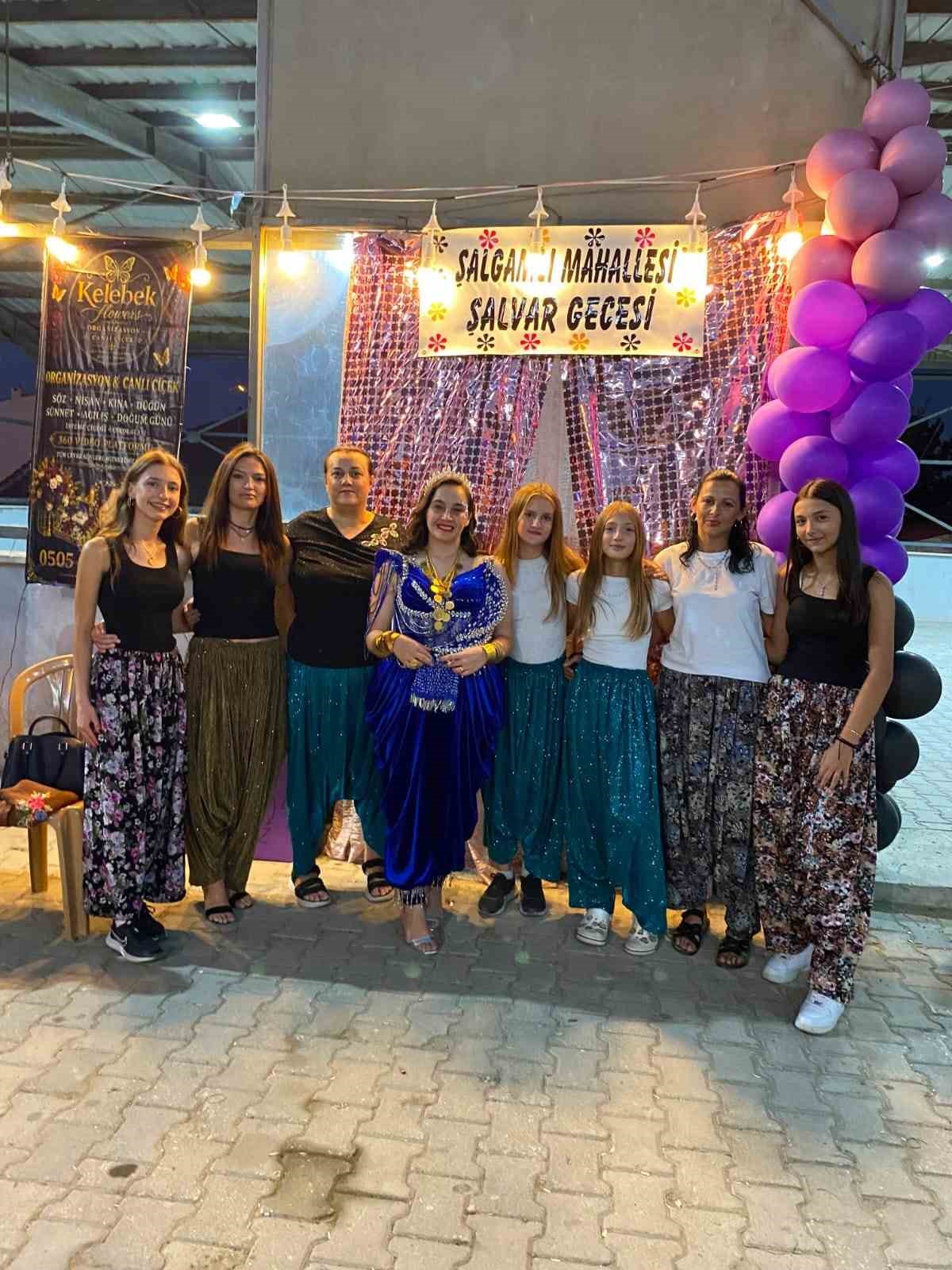 Hayrabolu&rsquo;da kadınlar şalvarlarıyla k&uuml;lt&uuml;rlerini yaşattı