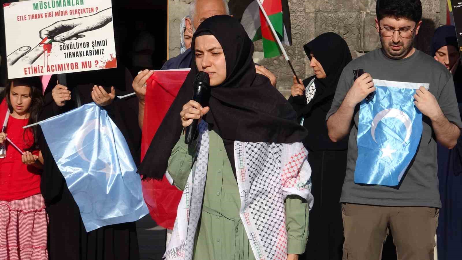 Erzurum&rsquo;da sağlık &ccedil;alışanları Gazze i&ccedil;in y&uuml;r&uuml;d&uuml;