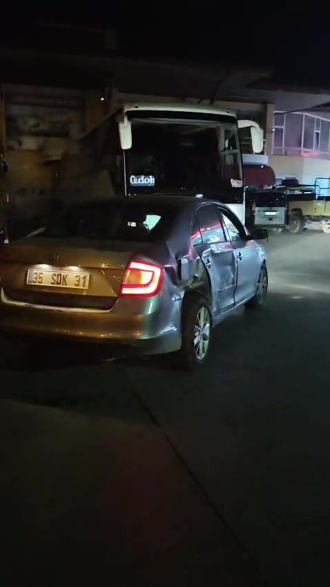 Yasak olmasına rağmen &rsquo;U&rsquo; d&ouml;n&uuml;ş&uuml; yapmak isteyen alkoll&uuml; s&uuml;r&uuml;c&uuml; kaza yaptı