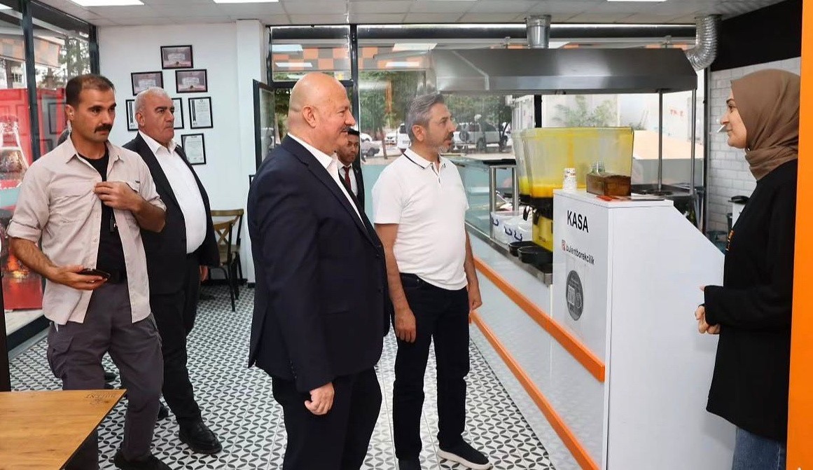 Vali K&uuml;&ccedil;&uuml;k, Besni&rsquo;de esnafın talep ve &ouml;nerilerini dinledi
