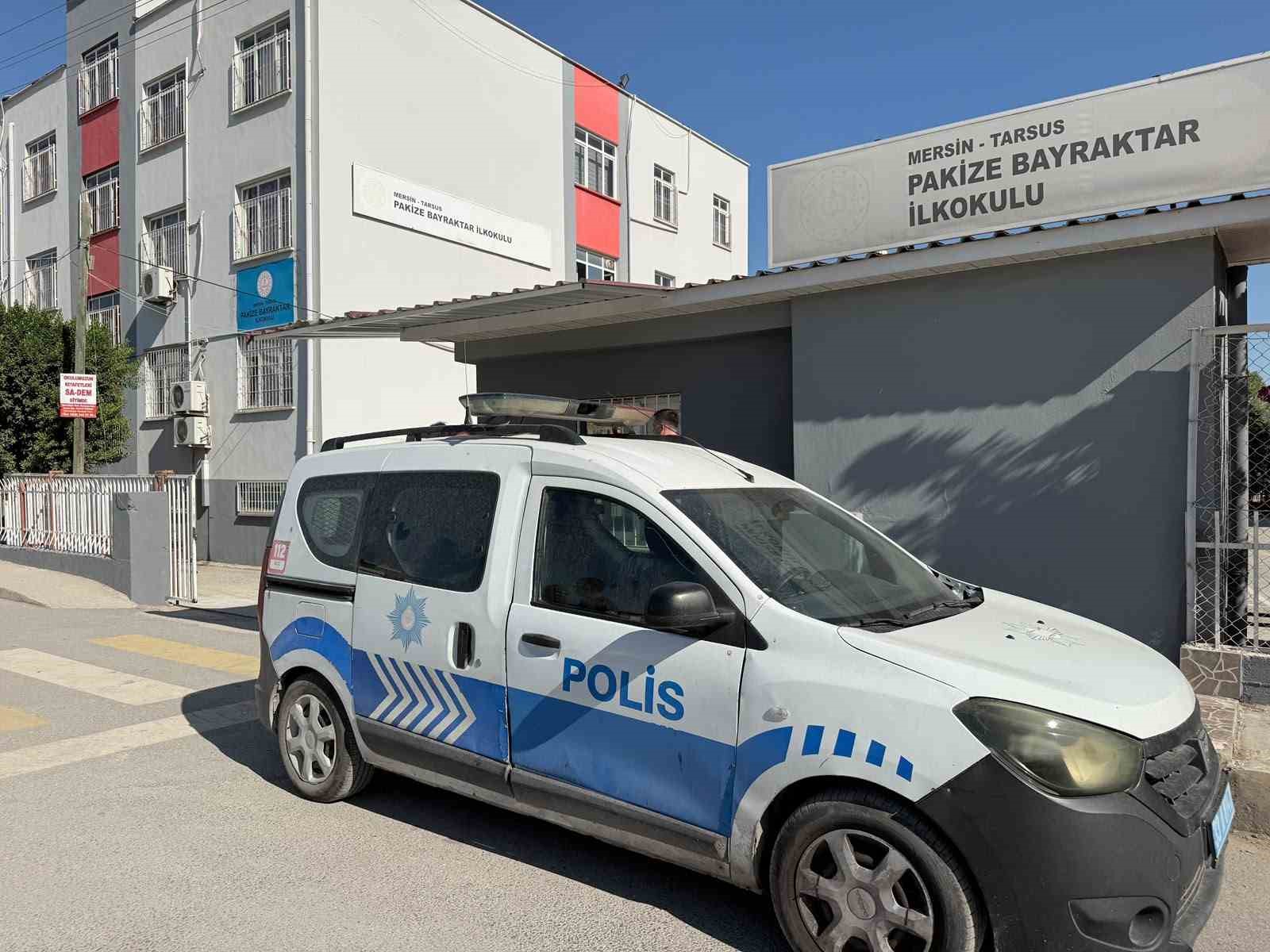 Tarsus&rsquo;ta 1. sınıf &ouml;ğrencisinin &ccedil;antasından tabanca &ccedil;ıktı