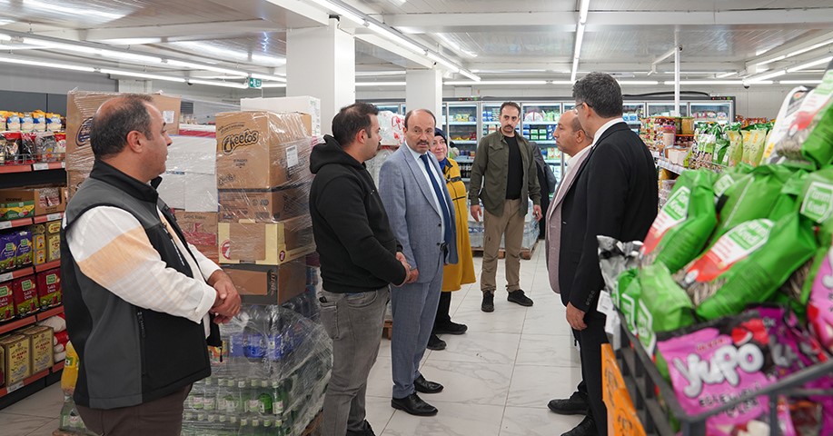 Kamp&uuml;s yerleşkesindeki &ccedil;alışmalar Rekt&ouml;r &Ccedil;akmak tarafından incelendi