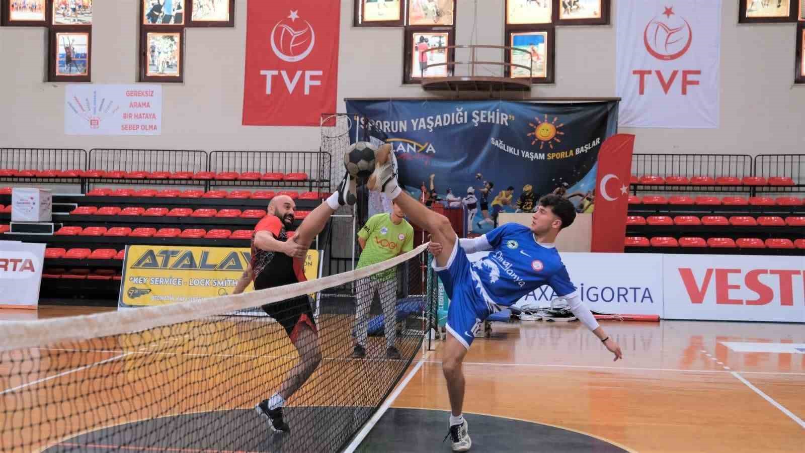 Alanya&rsquo;da geleneksel futnet ayak tenisi turnuvası başlıyor