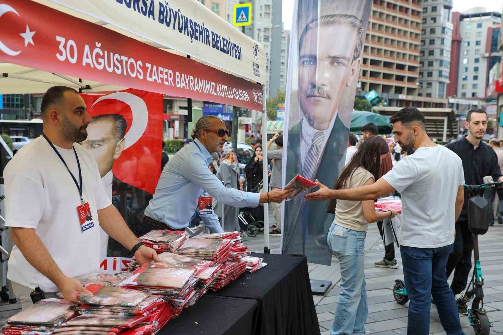 Bursa&rsquo;da zafer coşkusu ay yıldız ile ta&ccedil;landı