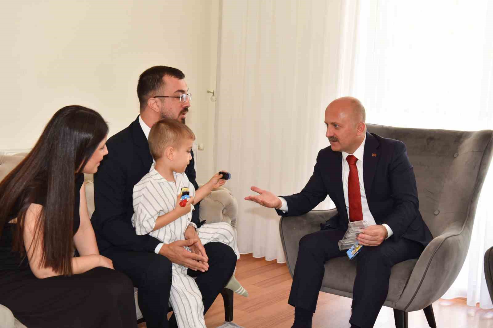 Aydın Valisi Varol, gazi &Ccedil;akır ve ailesiyle bir araya geldi