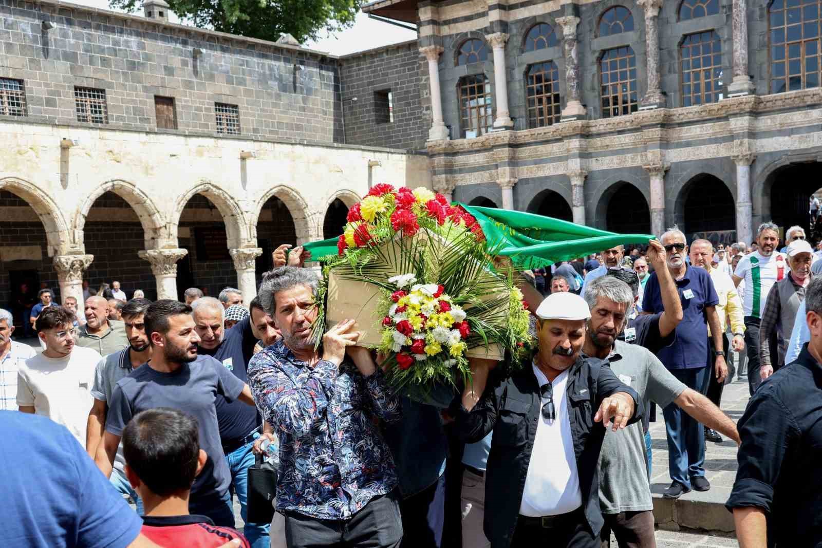 Mehdi Zana i&ccedil;in t&ouml;ren d&uuml;zenlendi
