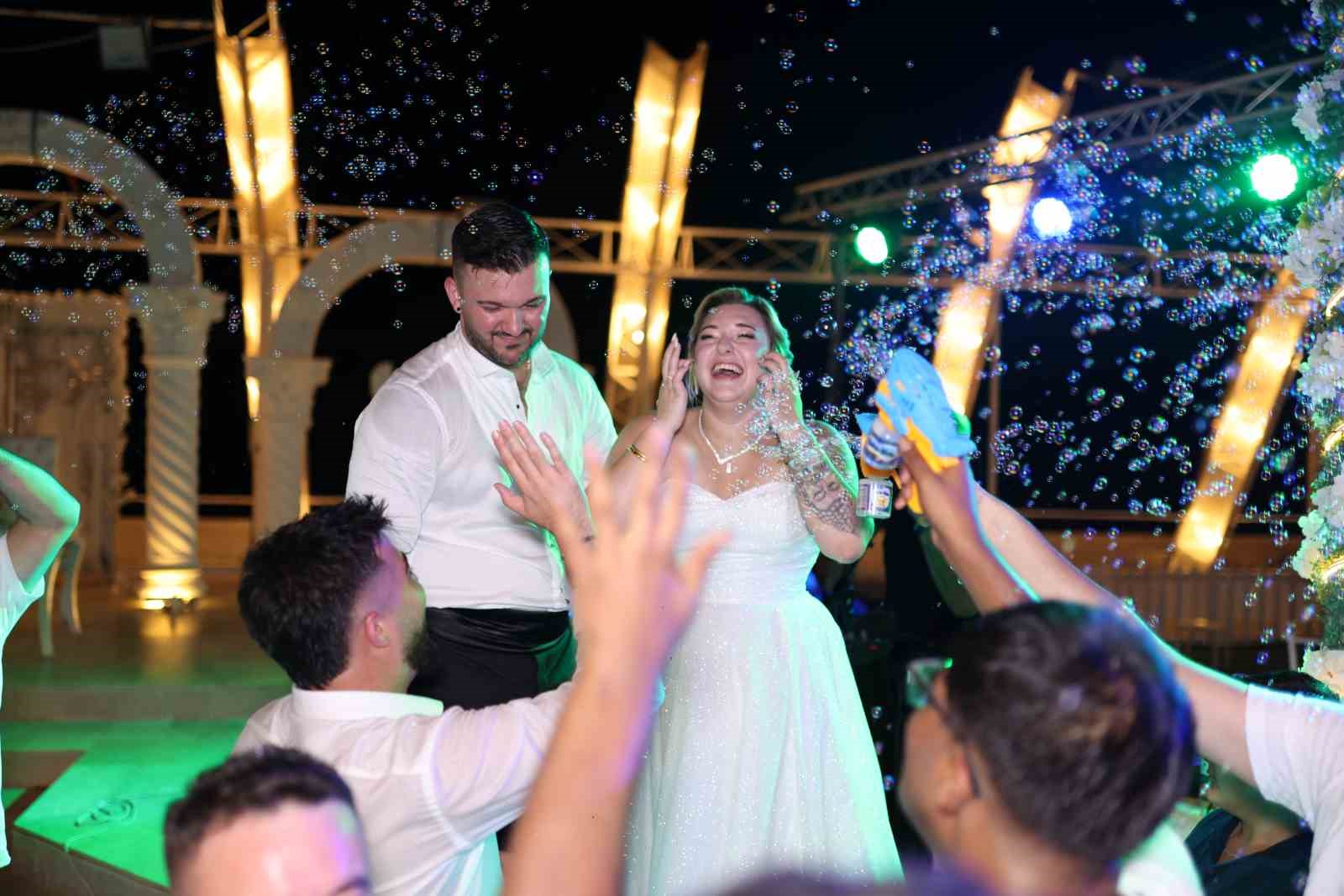 Mersin&rsquo;de Amerikalı geline T&uuml;rk d&uuml;ğ&uuml;n&uuml;