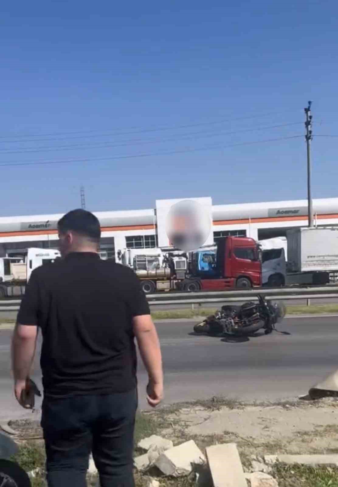 Kırmızı ışık ihlali yapan cipe motosiklet çarptı: Ölümden döndü