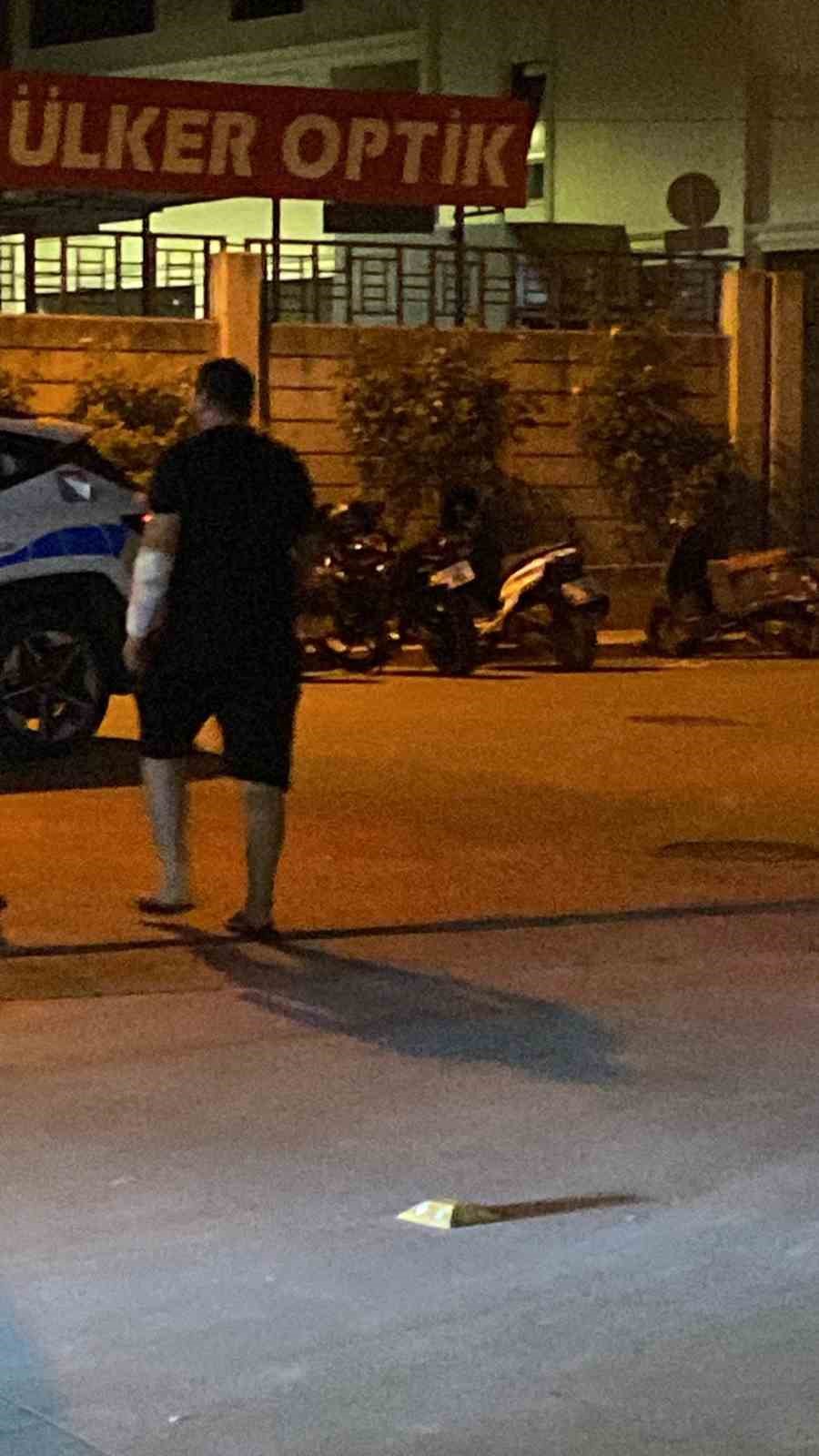 Nazilli&rsquo;de bı&ccedil;aklı kavga, kolundan yaralanan gen&ccedil; hastaneye kaldırıldı