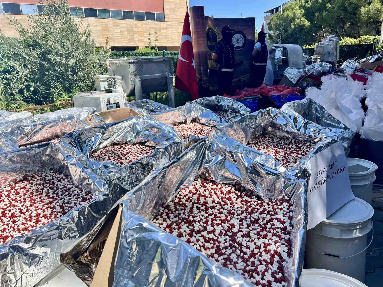 Manisa’da tarihi uyuşturucu operasyonu: Piyasa değeri yaklaşık 1 milyar TL