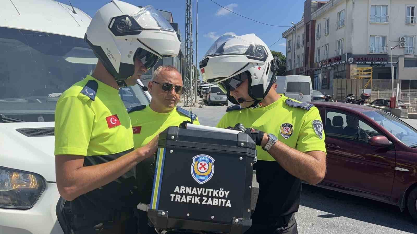 Arnavutk&ouml;y&rsquo;de onlarca bozuk balığı &ccedil;ayırlık alana d&ouml;kt&uuml;: 40 bin lira ceza