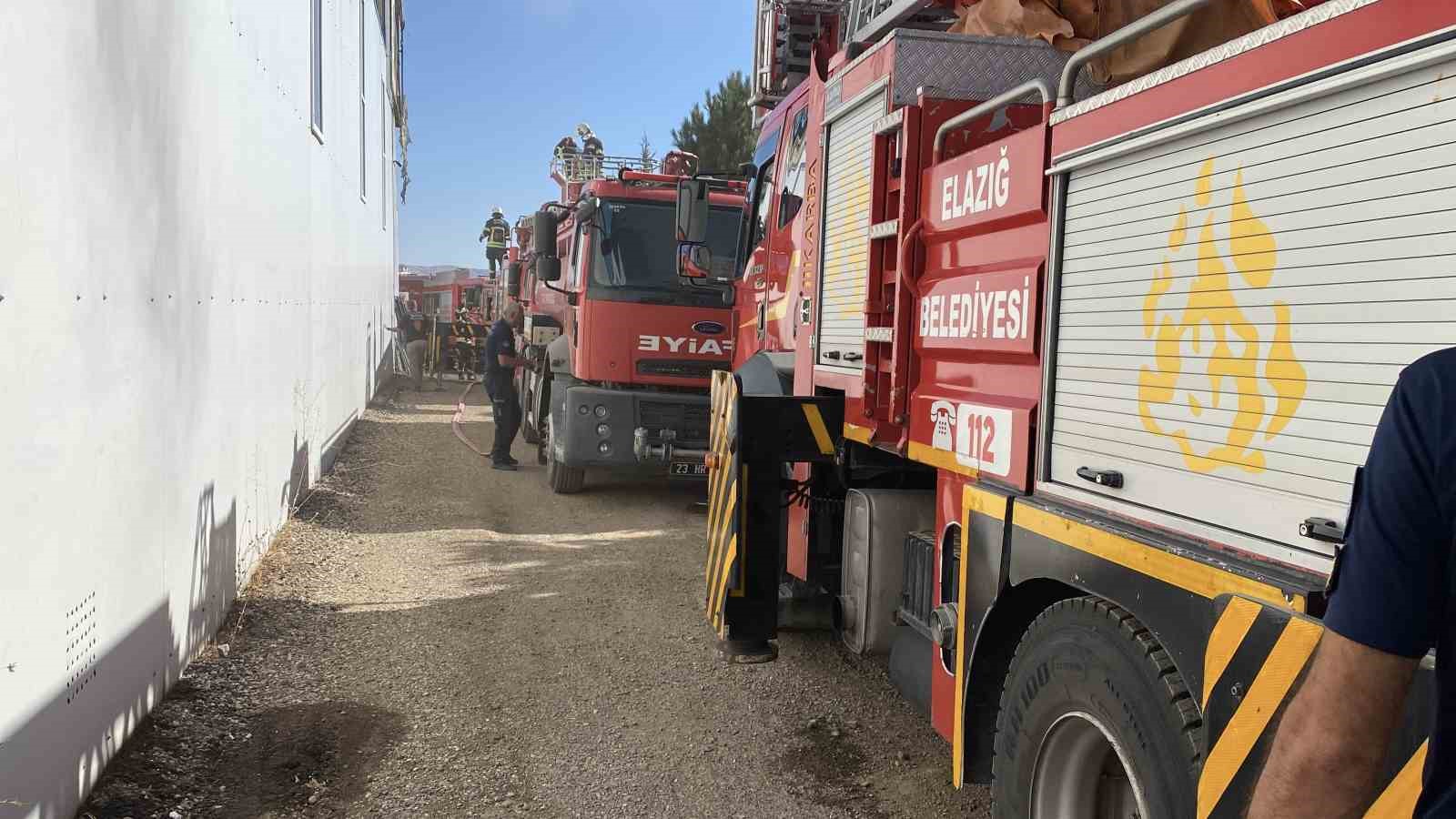 Elazığ&rsquo;da konteyner &uuml;retim tesisinde yangın