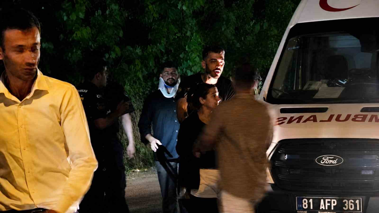 D&uuml;ğ&uuml;n salonu &ouml;n&uuml;nde kaza: 4 yaralı