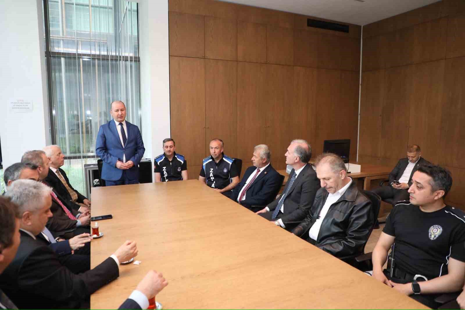 İneg&ouml;l protokol&uuml; bayramlaşma t&ouml;reninde buluştu