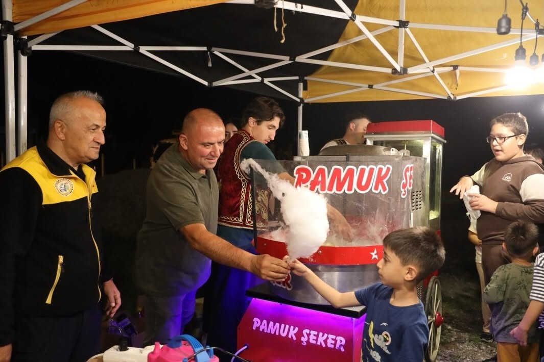K&ouml;yde nostalji dolu a&ccedil;ık hava sineması gecesi