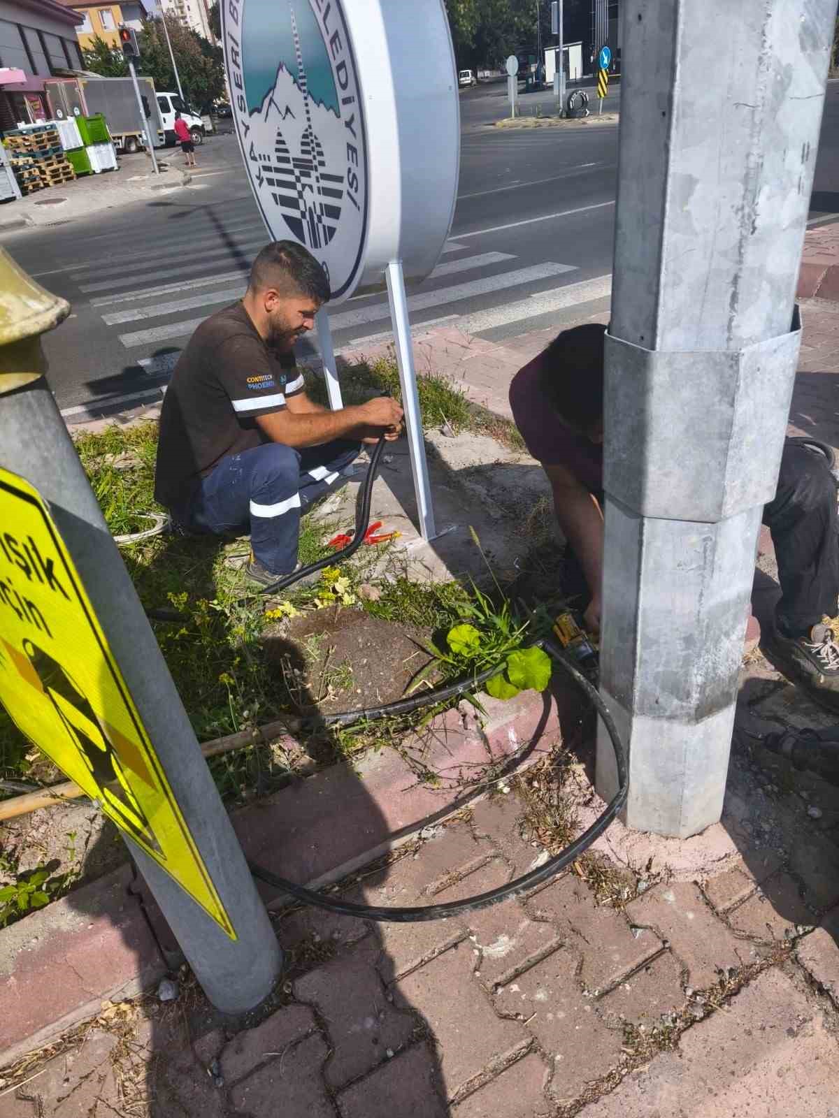 Vandallar tahrip etti, b&uuml;y&uuml;kşehir yeniledi