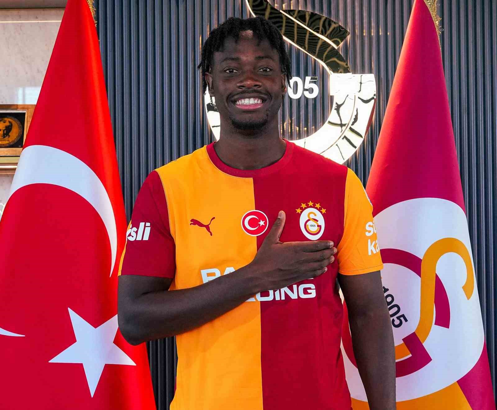 Galatasaray kadrosunu 5 futbolcuyla g&uuml;&ccedil;lendirdi