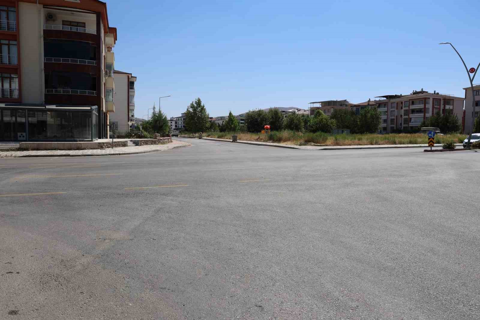 Her g&uuml;n kaza olan bulvarda, esnaflar korkudan işyerlerinin &ouml;n&uuml;nde oturamıyor