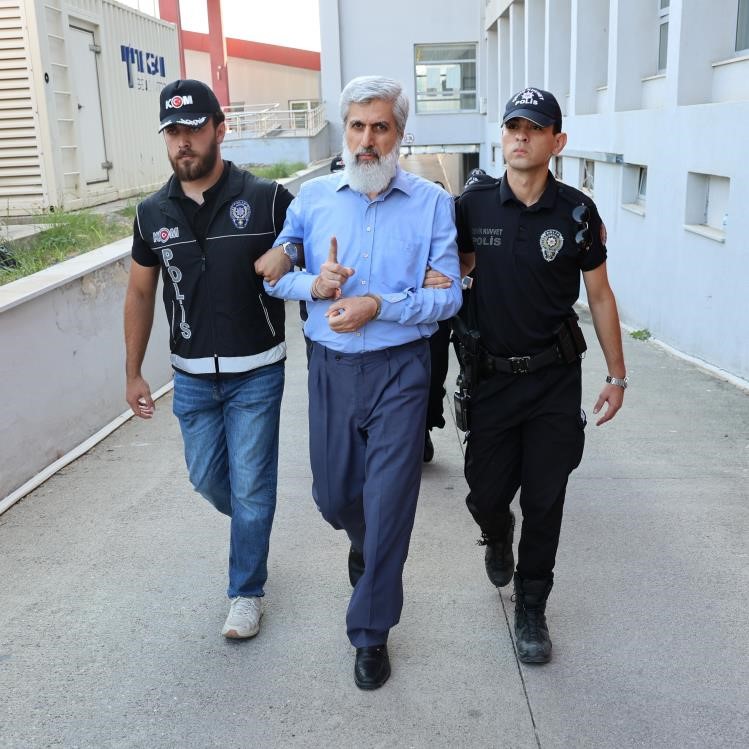 "Alparslan Kuytul Su&ccedil; &Ouml;rg&uuml;t&uuml;" soruşturmasında aralarında Alparslan Kuytul ve eşinin de olduğu 35 ş&uuml;pheli tutuklandı
