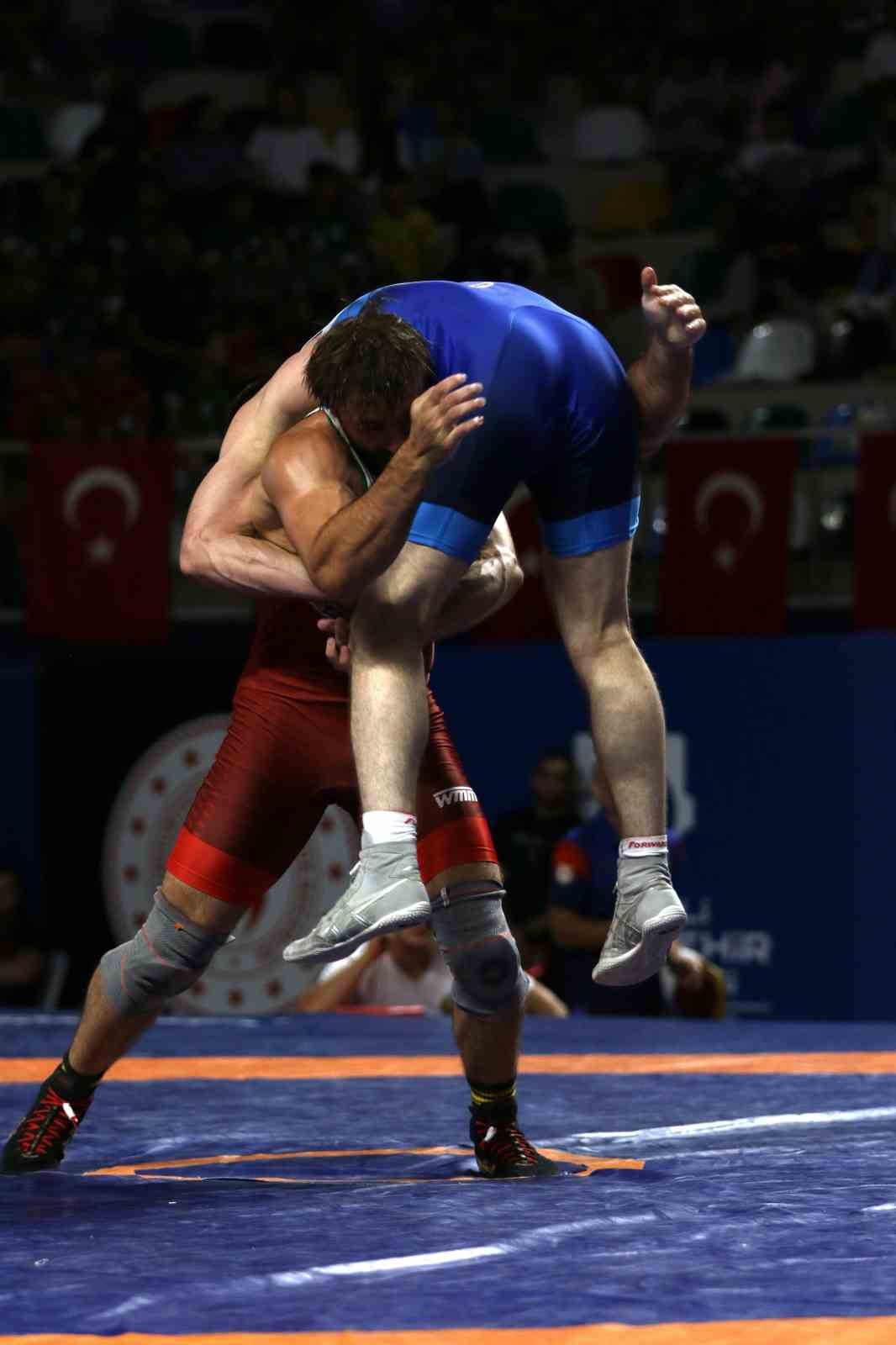 Hasan Gemici ve Gazanfer Bilge G&uuml;reş Turnuvası&rsquo;nda ikinci g&uuml;n devam ediyor