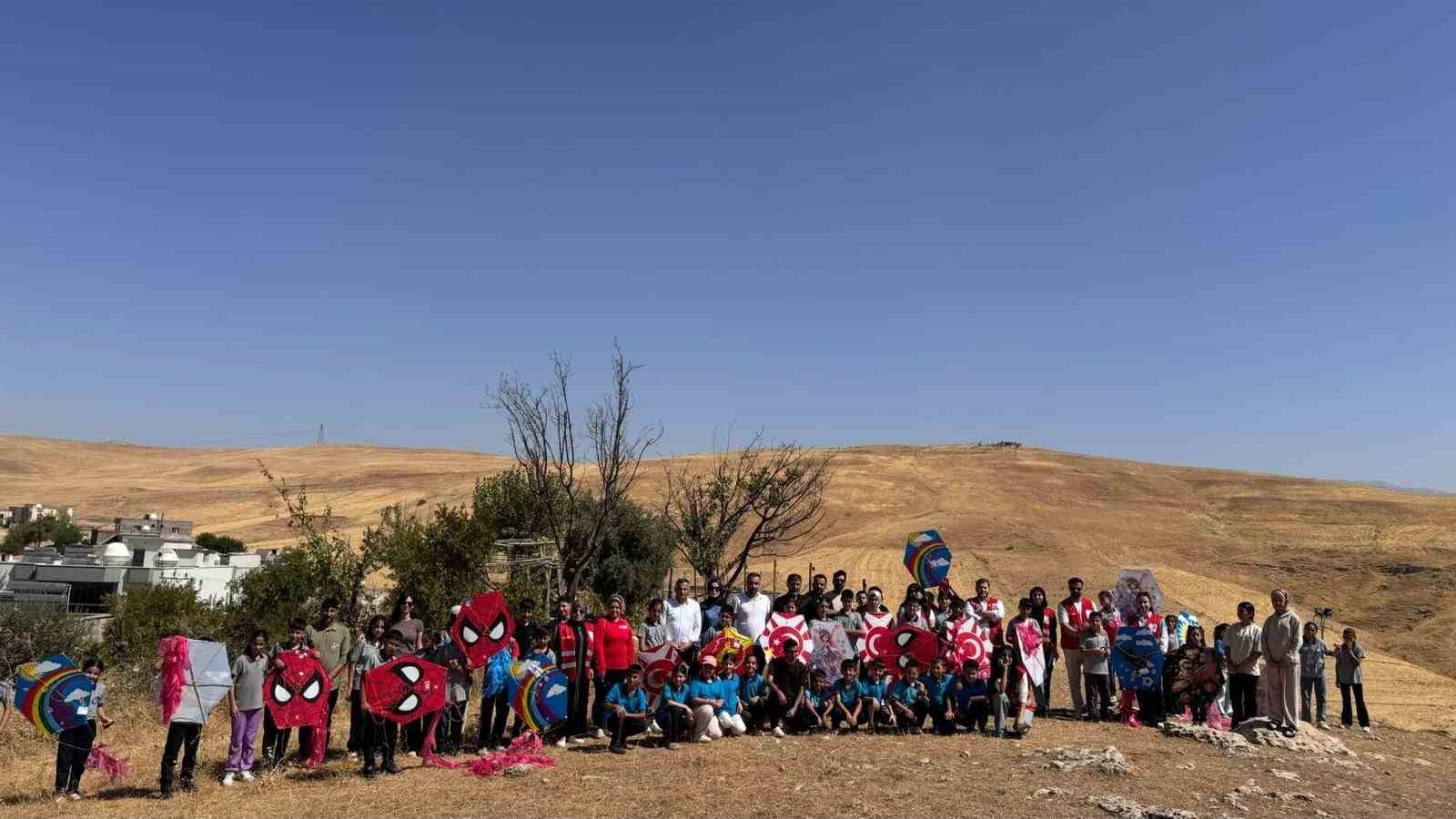 Cizreli &ouml;ğrencilerden Gazze&rsquo;deki &ccedil;ocuklara u&ccedil;urtmalı destek