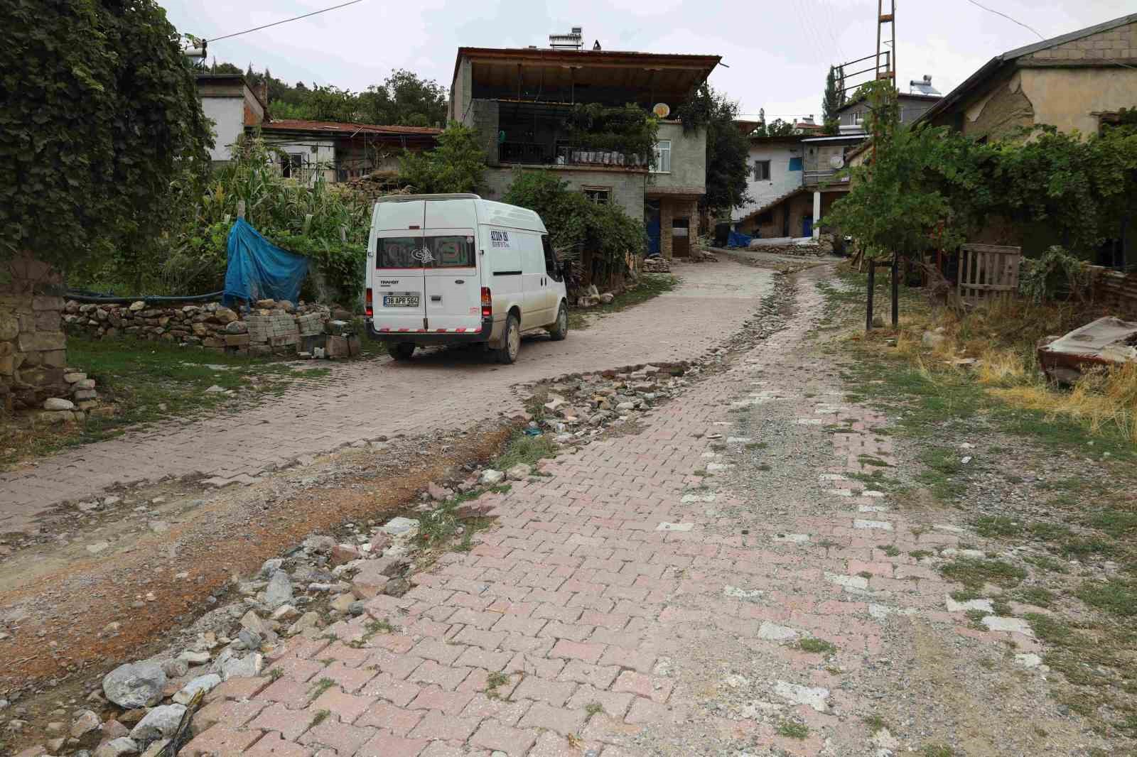 Başkan &Ouml;zt&uuml;rk, Derebağ Mahallesi&rsquo;nde incelemelerde bulundu