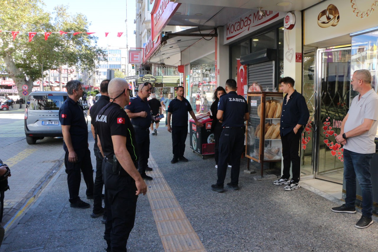 Edremit&rsquo;te kaldırım işgallerine zabıta denetimi