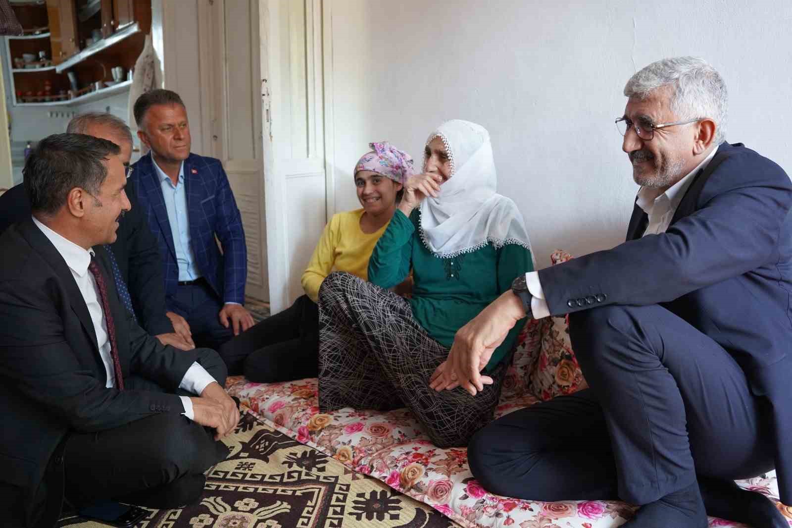 AK Parti&rsquo;li Yaman, &rsquo;T&uuml;rkiye Y&uuml;zyılı Buluşmaları&rsquo; kapsamında Kahta&rsquo;da temaslarda bulundu