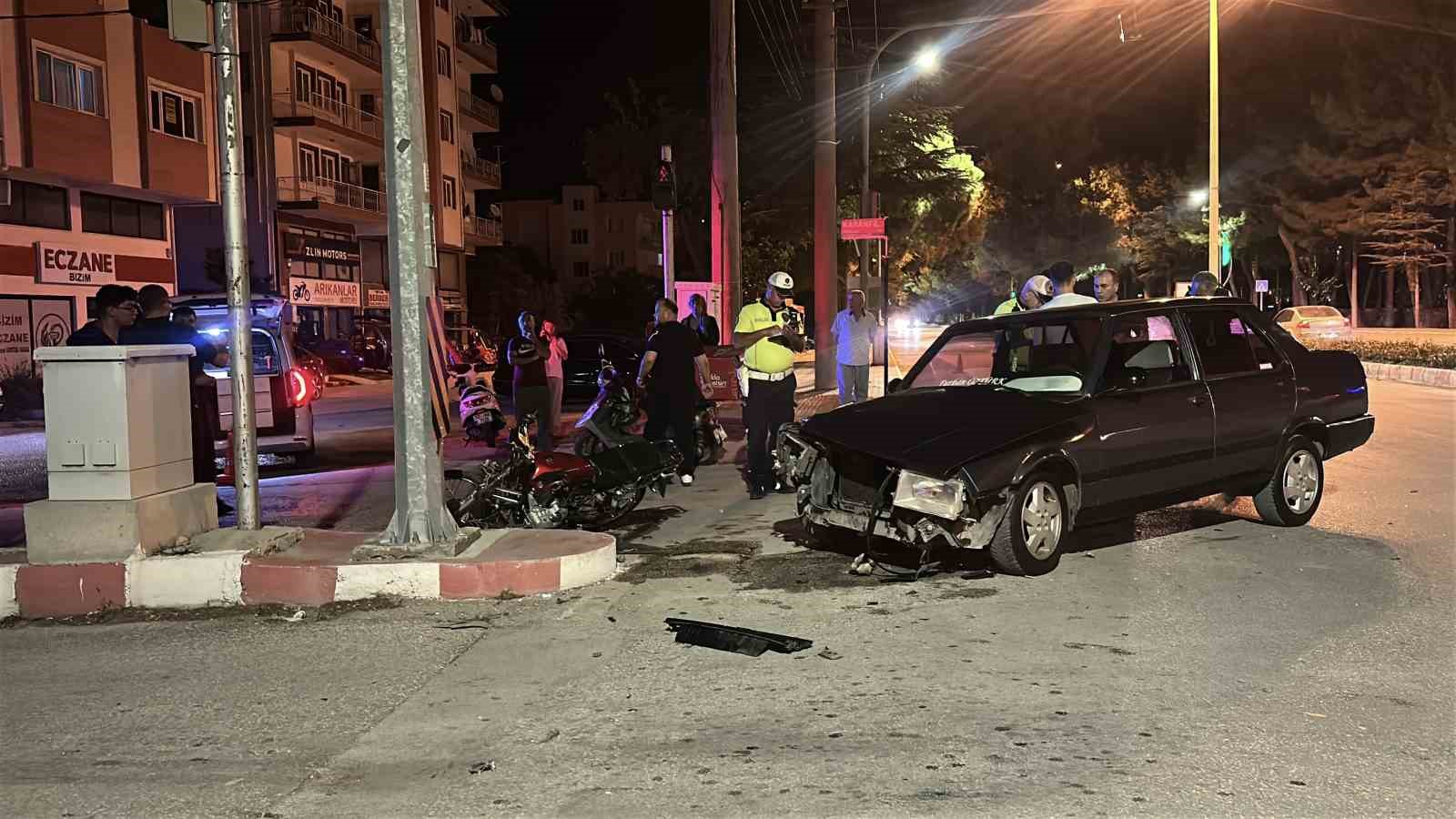 Burdur&rsquo;da otomobil ile motosiklet &ccedil;arpıştı: 1 yaralı