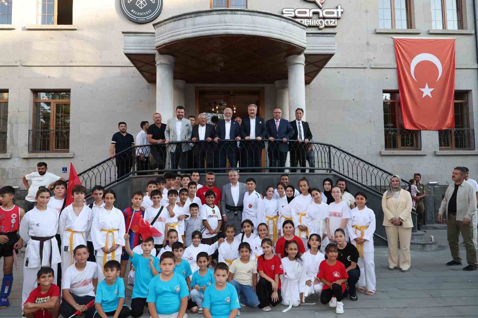 Melikgazi&rsquo;de &ccedil;ocuklar doya doya eğlendi