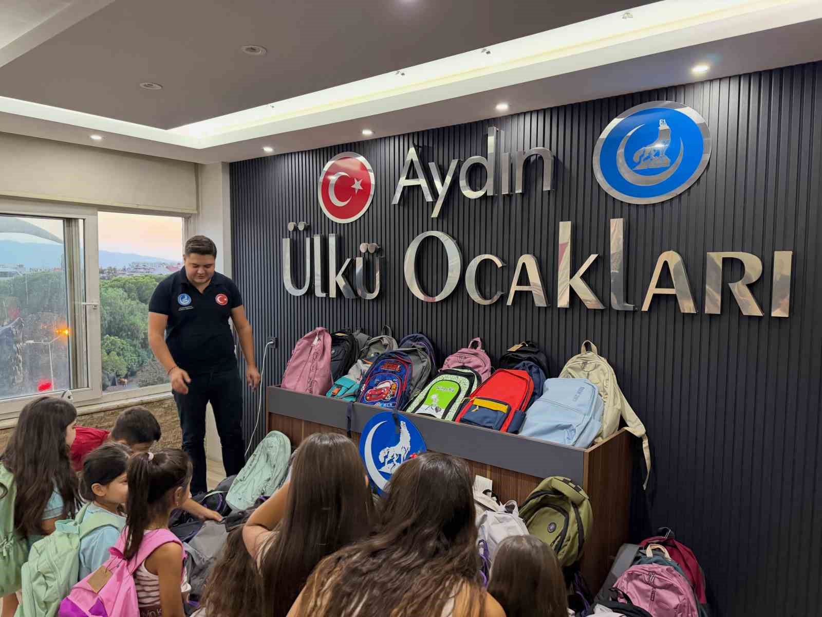 &Uuml;lk&uuml;c&uuml;lerden &ouml;ğrencilere kırtasiye desteği