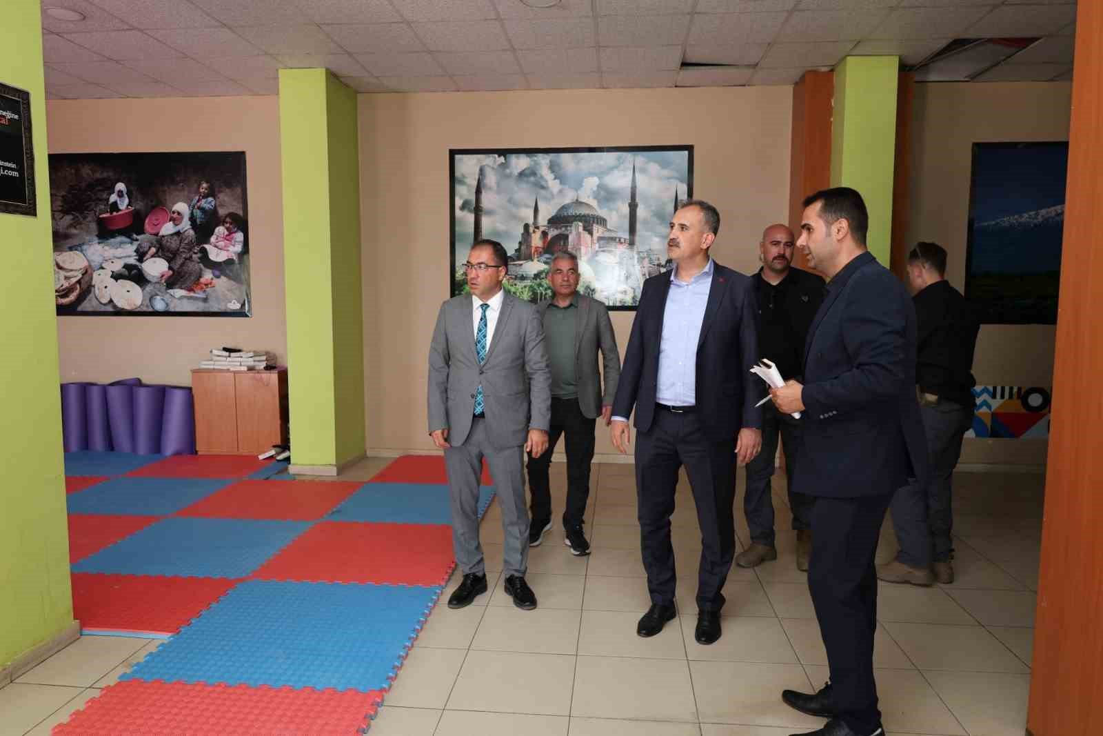 Vali Bozkurt, KYK yurtlarındaki &ccedil;alışmaları inceledi