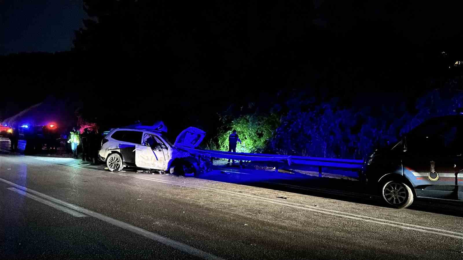 Karayolu savaş alanına d&ouml;nd&uuml;: Zincirleme kazada 4 &ouml;l&uuml;, 11 yaralı