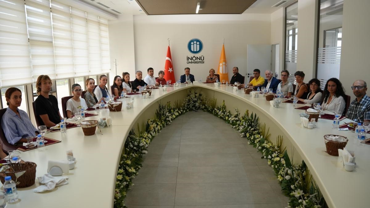 Arslantepe kazı heyeti Rekt&ouml;r Akpolat&rsquo;ın konuğu oldu