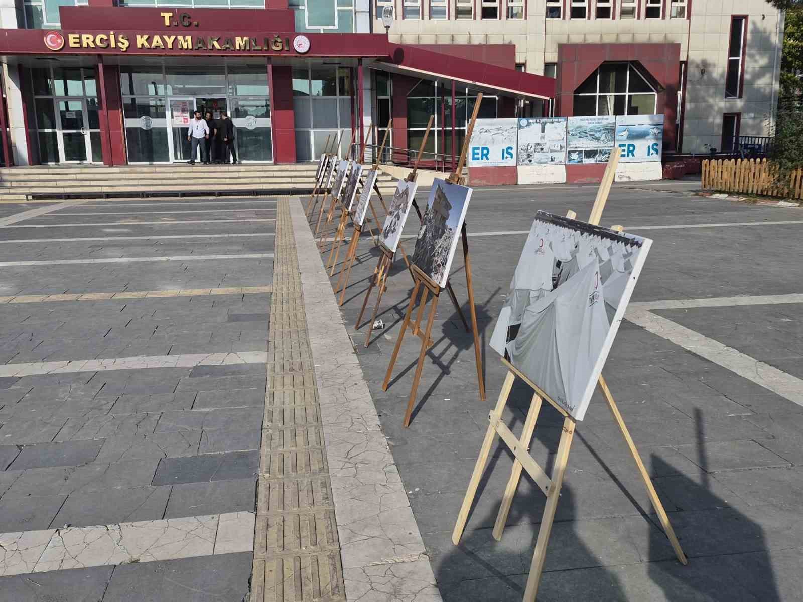 Van depreminde yaşamını yitirenler anıldı