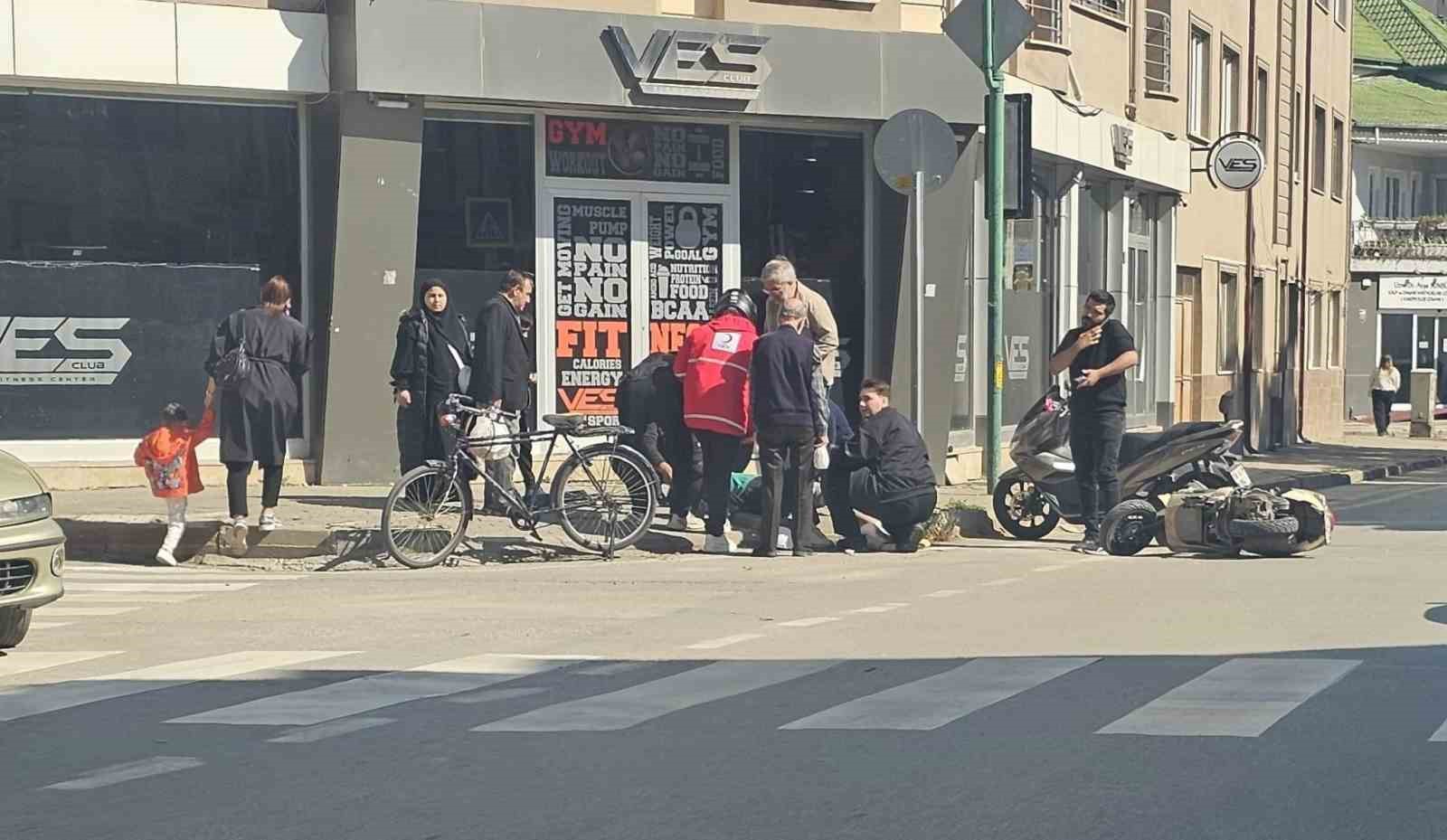 İnegöl’de otomobille çarpışan motosikletin sürücüsü yaralandı