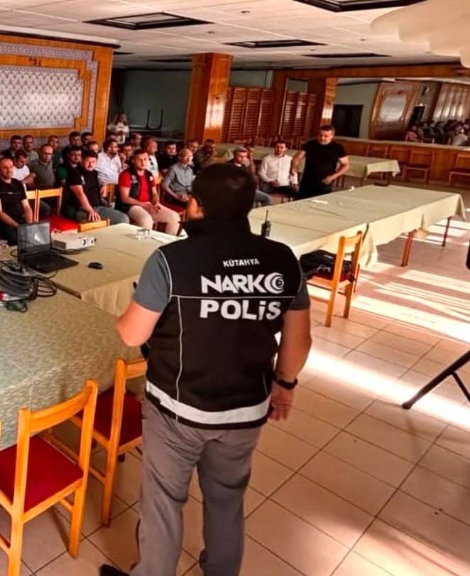 K&uuml;tahya&rsquo;da uyuşturucuyla m&uuml;cadele kapsamında bilgilendirme faaliyeti