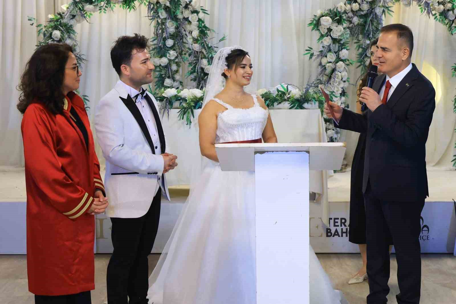 Vali Akbıyık, şehit ailesinin mutlu gününde nikâh şahidi oldu