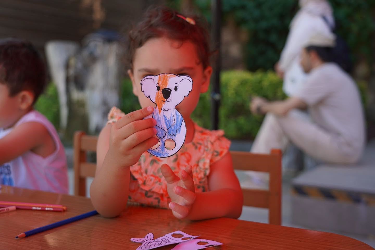 &Ccedil;ocuklar yaz &ccedil;ocuk at&ouml;lyelerinde hem eğleniyor hem &ouml;ğreniyor